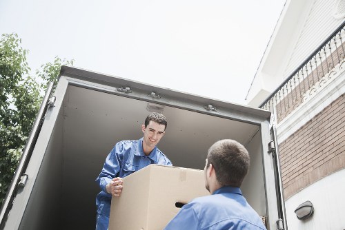 Packing and labeling boxes for flat removals in Haroldpark